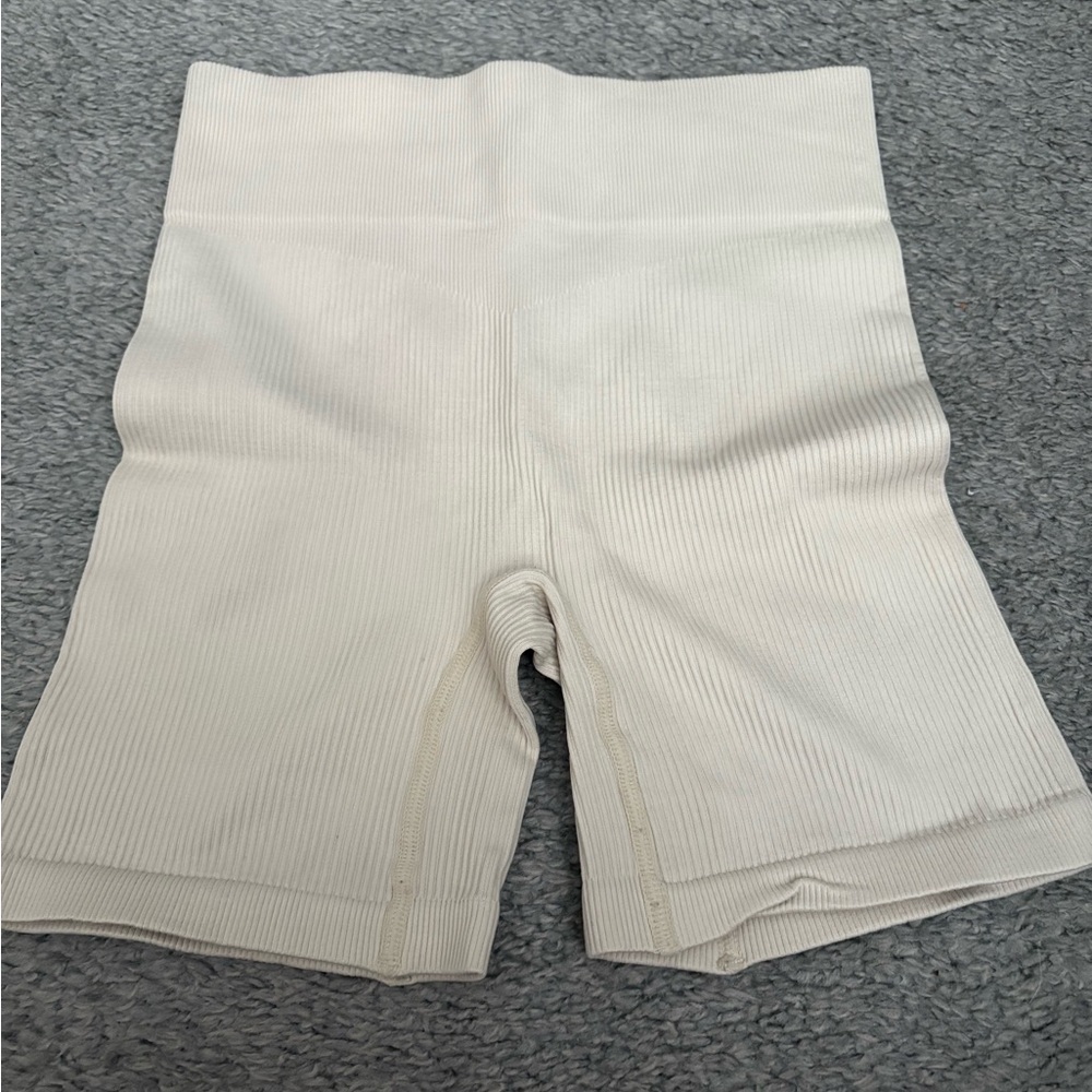 Women's Cream Ribbed Biker Shorts